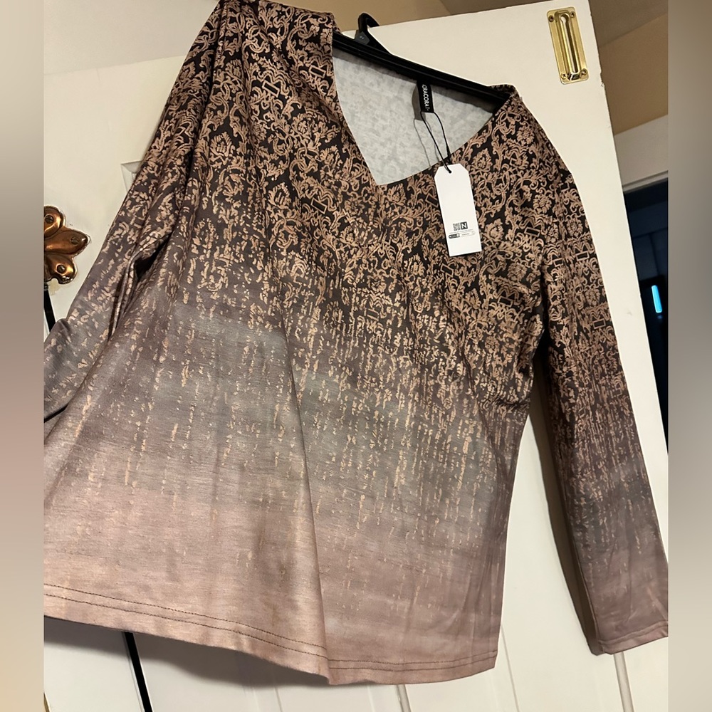 Brand new noracora size L shirt